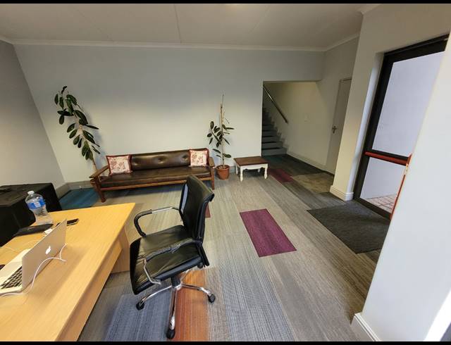 302M² WAREHOUSE TO LET IN STIKLAND INDUSTRIAL